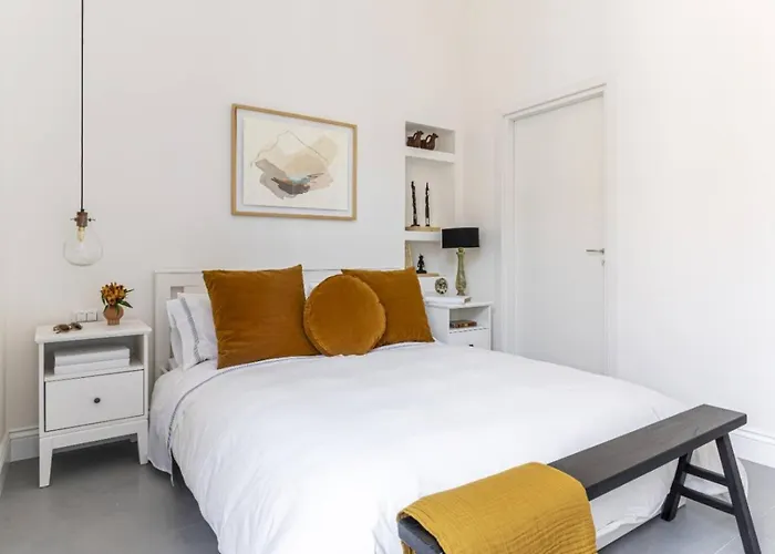 Modern Art Apartment - Art Pieces & Eclectic Deco