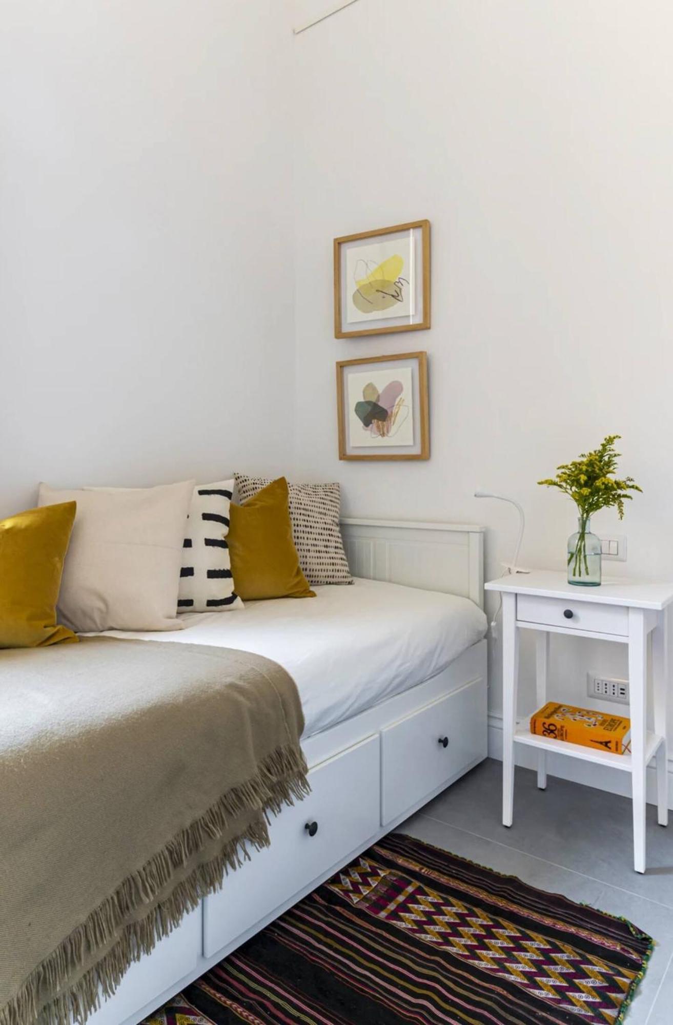 Modern Art - Art Pieces & Eclectic Deco Apartment Florenz